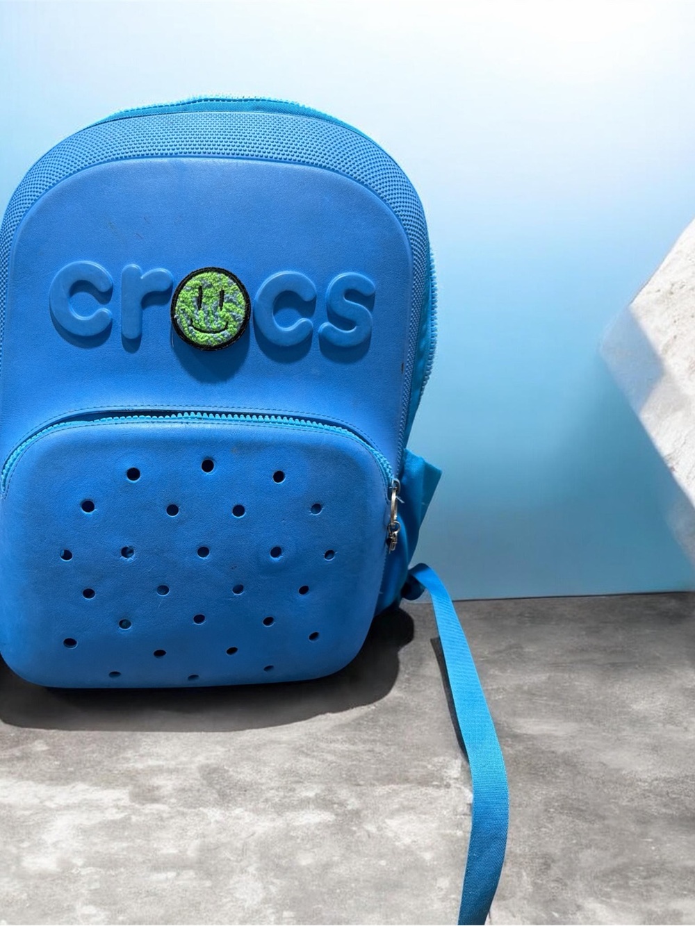 CROCS Bright Blue Kids Backpack with Smiley Charm